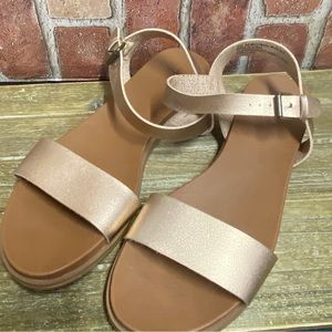 Universal Thread Sandals